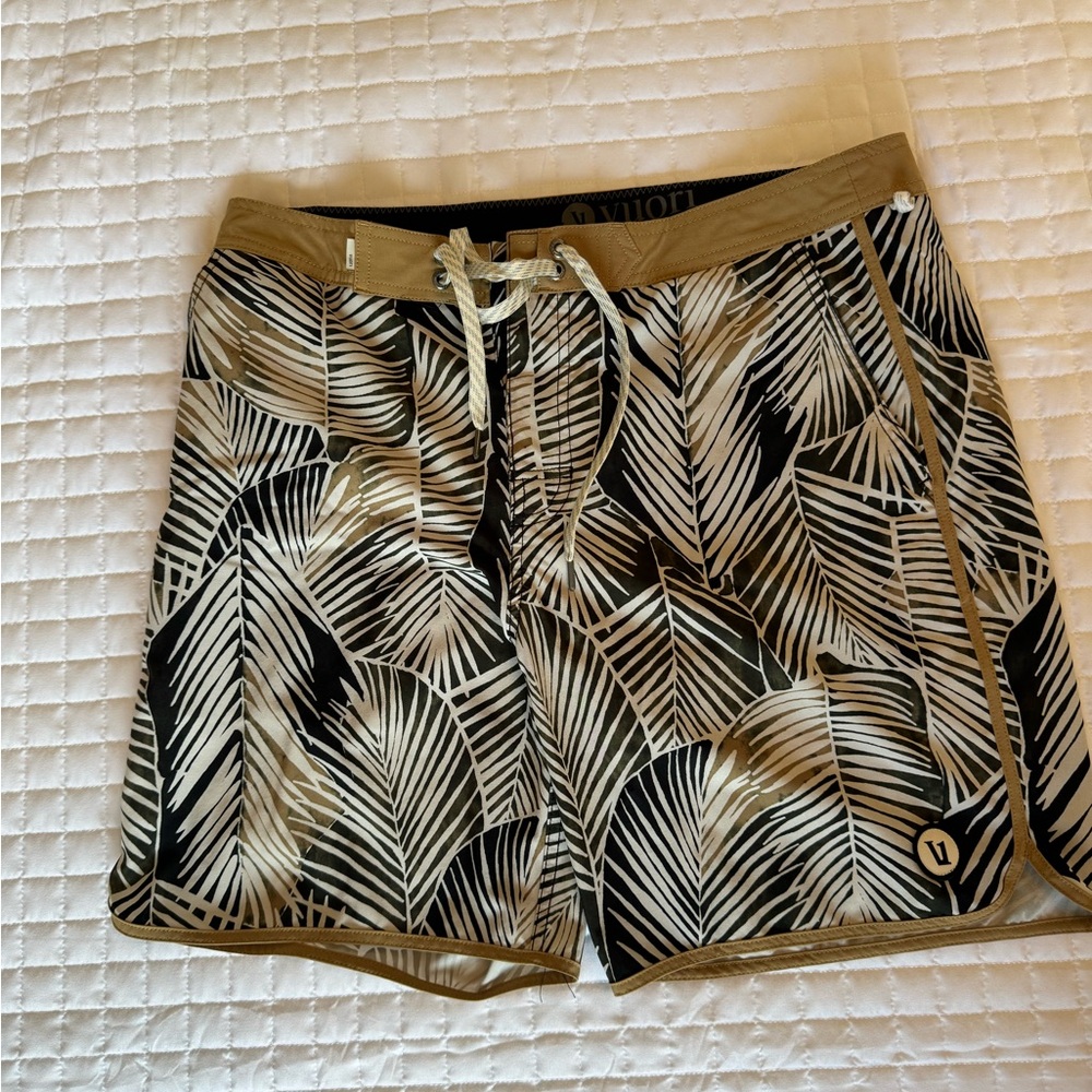 Vuori Cruise Boardshorts.  Size 32 waist